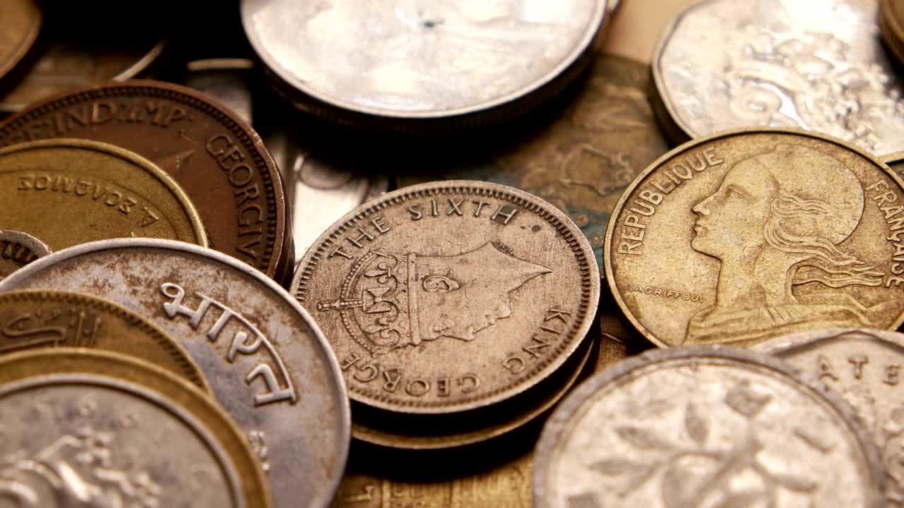 매우 오래된 동전의 근접 사진