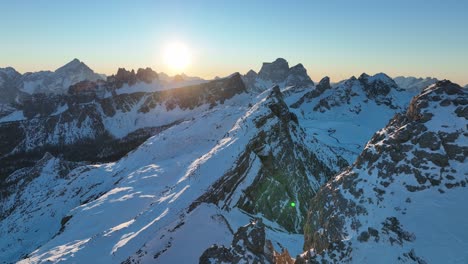 Luftaufnahmen-Der-Dolomiten-In-Cortina-D&#39;ampezzo-Mit-Monte-Pelmo-Im-Hintergrund