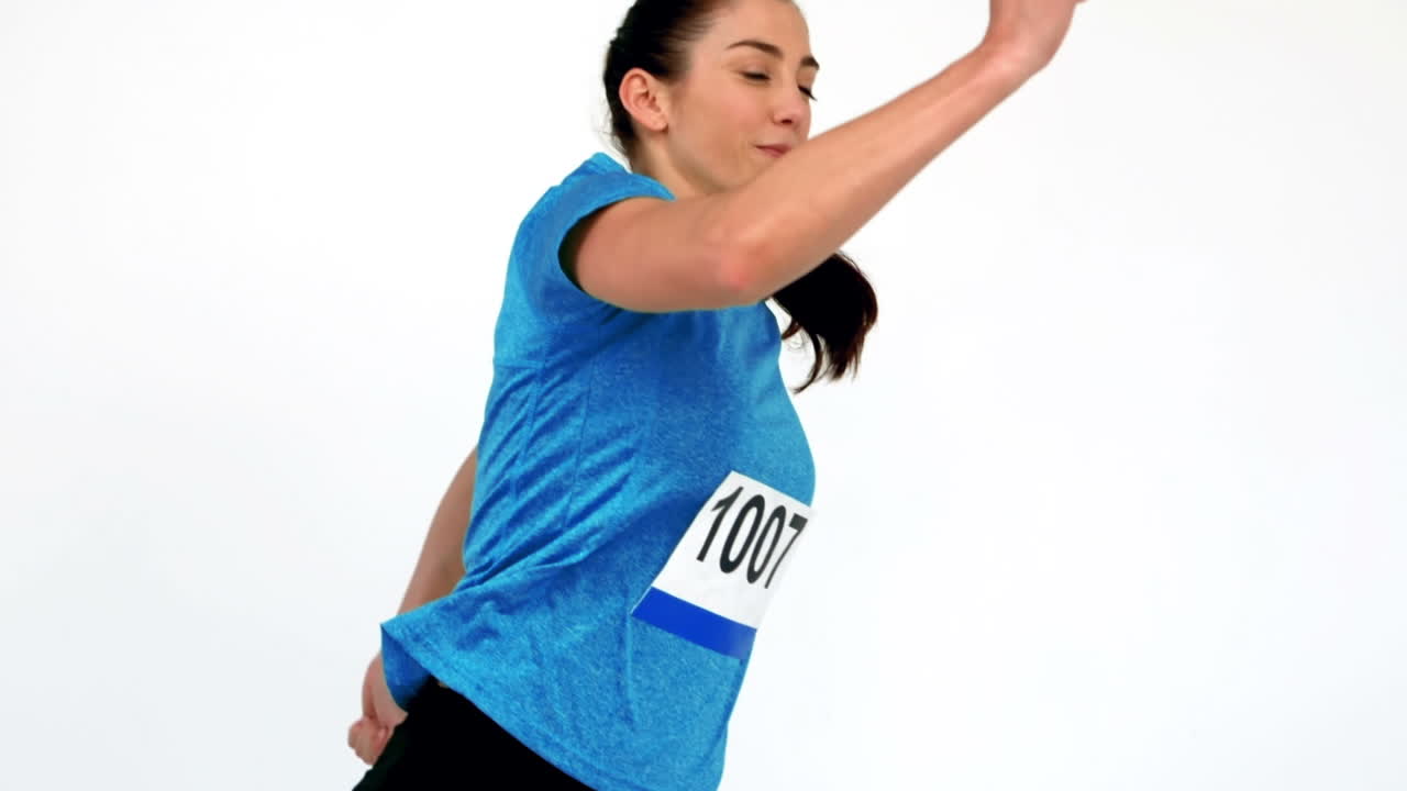 atleta femenina que corre en una competencia