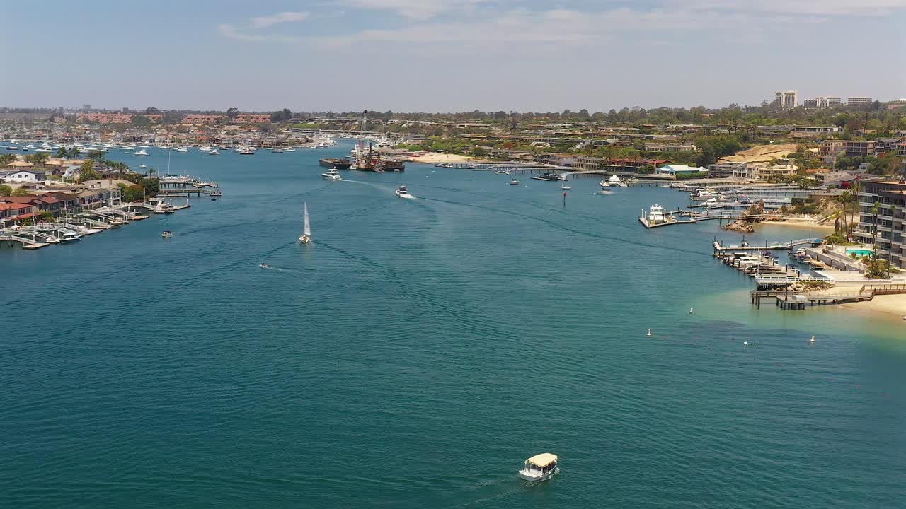 캘리포니아주 뉴포트 비치 입구의 조감도