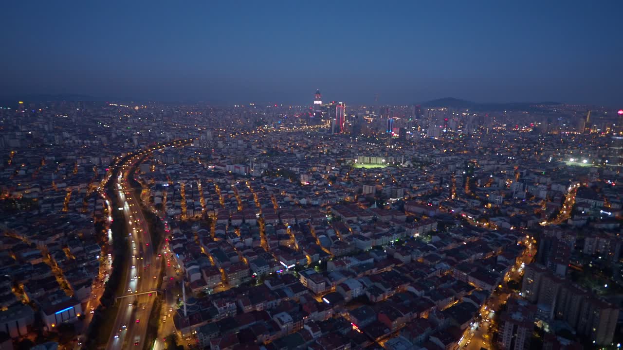 vista aérea del paisaje urbano por la noche