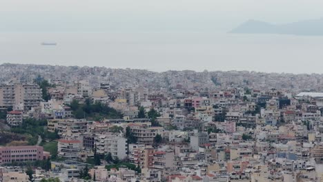 Imágenes-Aéreas-De-Drones-De-Atenas,-Edificios-Y-Vistas-Al-Mar.