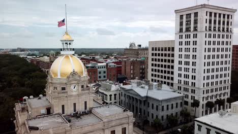 Aerial-Pullout-CIty-Hall,-Savannah-Georgia