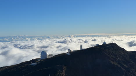 Timelapse-of-the-Roque-de-Los-Muchachos-observatory-on-the-island-of-La-Palma,-with-large-moving-clouds-on-a-sunny-day