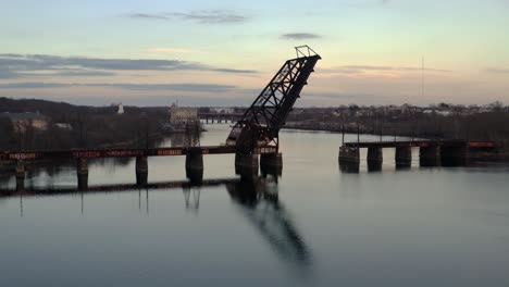 Crook-Point-Klappbrücke-Verlassenes-Rostiges-Offenes-Wasser-Schöner-Himmel,