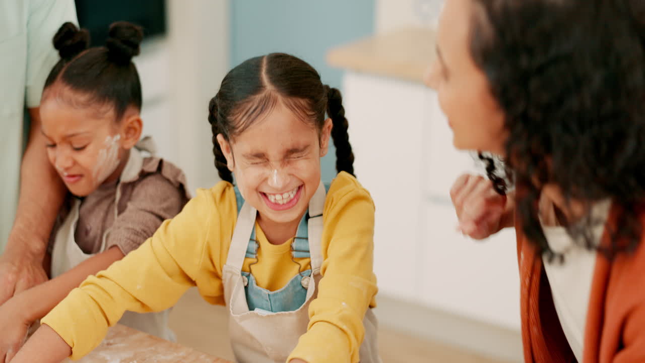 familia, padres y niñas con felicidad
