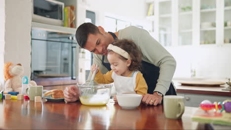 Padre-Hija-Y-Horneando-En-La-Cocina-Por-Diversión