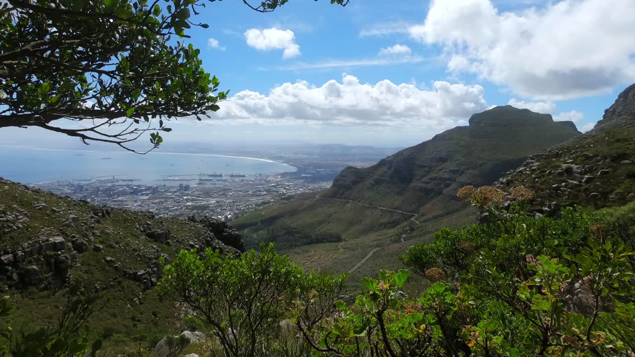 구름이 지나간 케이프 타운의 시간 경과