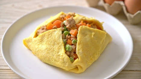 egg-wrap-or-stuffed-egg-with-minced-pork-and-vegetable