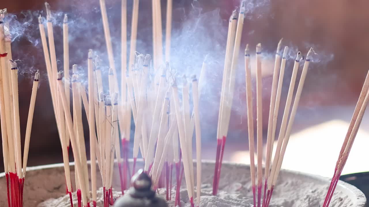 성전 에서 향 을 태우는 것