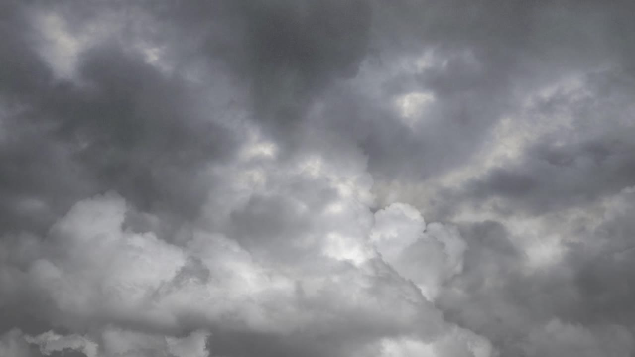 여름밤의 천둥과 번개