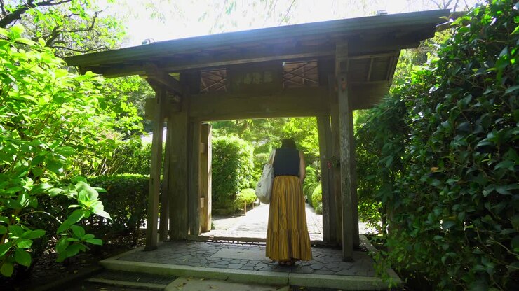 I Kamakura, syd for Tokyo, er det en by fyldt med templer