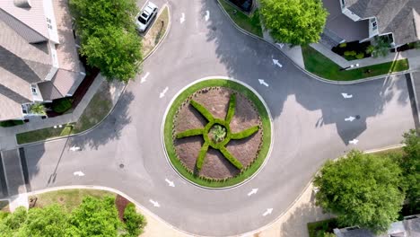 Traffic-circle-in-summer,-elevated-spinning-drone-shot