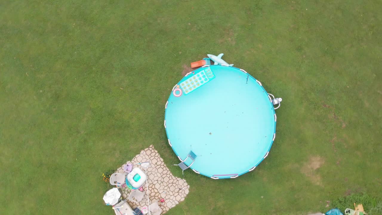 오버 헤드, 뒤뜰에서 회전 수영장