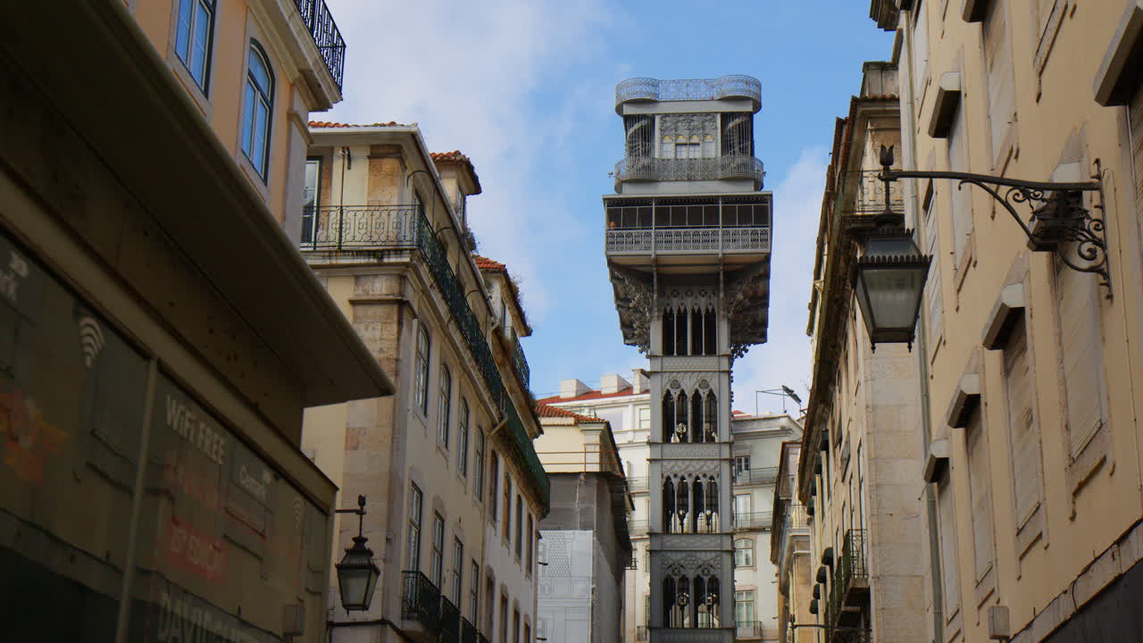 Ascensore di Carmo nel centro storico di Lisbona, Portogallo