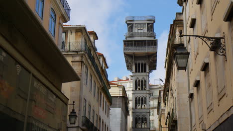 Ascensor-Carmo-En-El-Casco-Antiguo-De-Lisboa,-Portugal