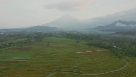 Cloudscape-over-the-mountain-and-countryside-green