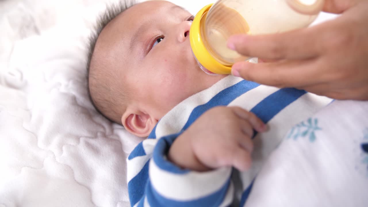 Newborn Baby Sucking Bottle, Video In 4K
