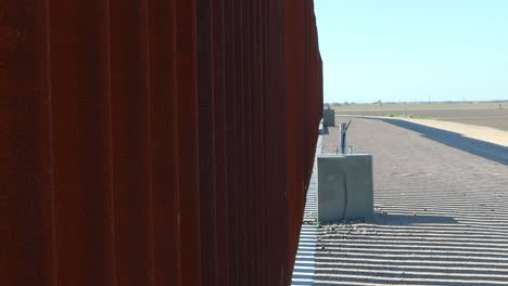 vista panorámica del muro en la frontera entre ee.uu. y méxico