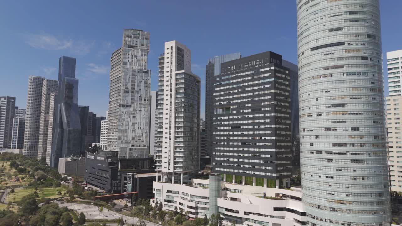 vista aérea de edificios en santa fe, méxico, cerca de la mexicana