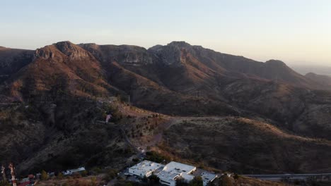 aventuras o expedición científica en un desierto de piedra