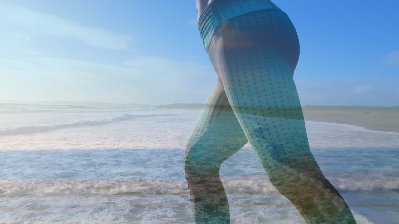 Donna che fa yoga in spiaggia