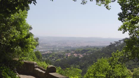 Wunderschönes-Portugiesisches-Hinterland,-Wie-Es-Von-Hoch-Oben-In-Den-Bergen-Von-Sintra-Aus-Gesehen-Wird