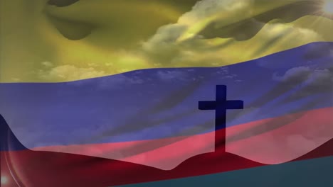 Animation-Der-Schwenkenden-Kolumbianischen-Flagge-über-Der-Silhouette-Eines-Kreuzes-Auf-Einem-Berg-Vor-Wolken-Am-Himmel