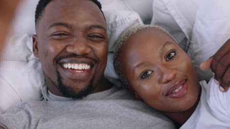 Black-couple,-selfie-portrait