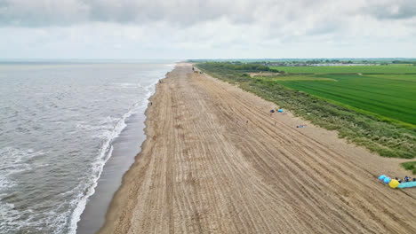 impresionantes imágenes aéreas de skegness, un destino de vacaciones de verano con todo lo que necesita para una escapada perfecta