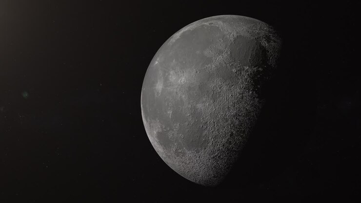 Vista da Lua do espaço, estrutura detalhada, crateras feitas por meteoros e asteroides.