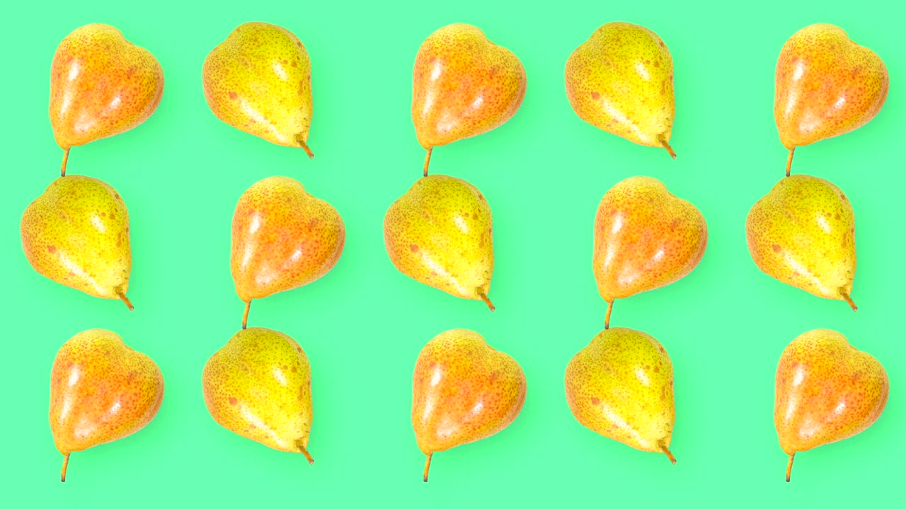 película de animación con frutas en movimiento y giratorias