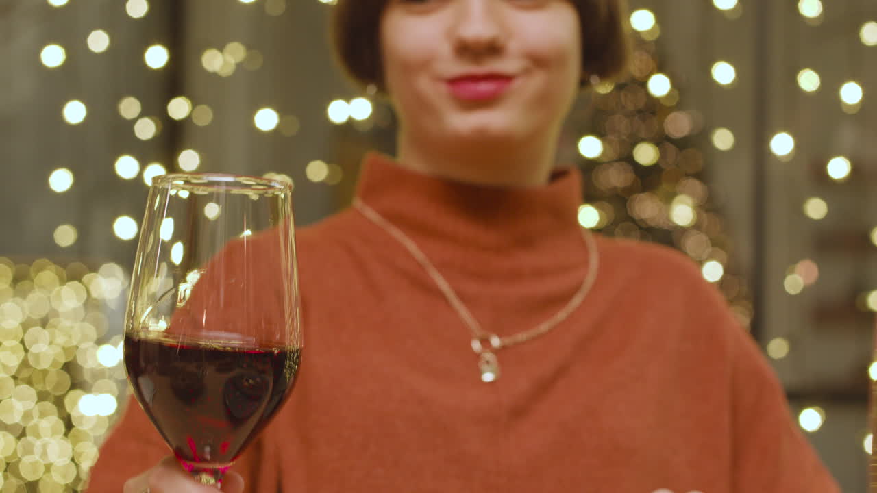 Amigos celebrando la Navidad