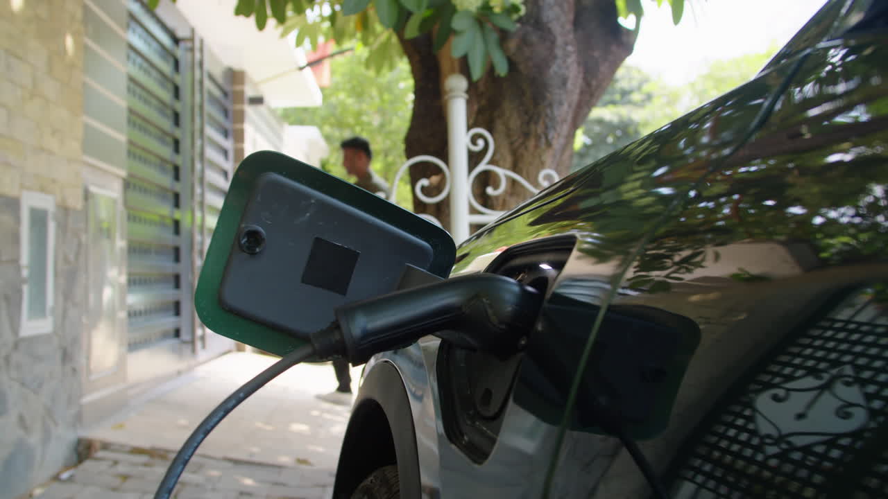 Bir Elektrikli Aracı Şarj Etme