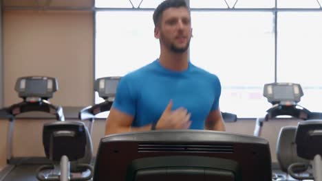 Fit-man-running-on-treadmill-in-gym