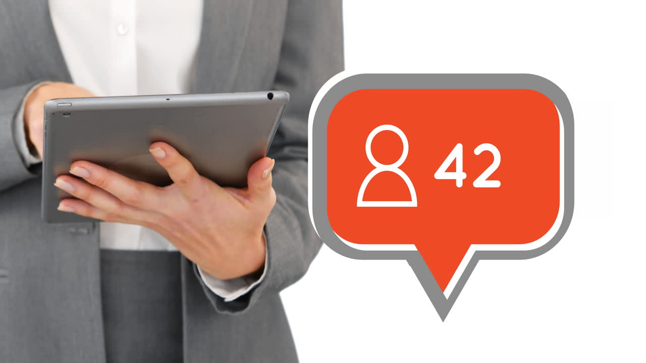 mujer de negocios escribiendo en su tableta 4k