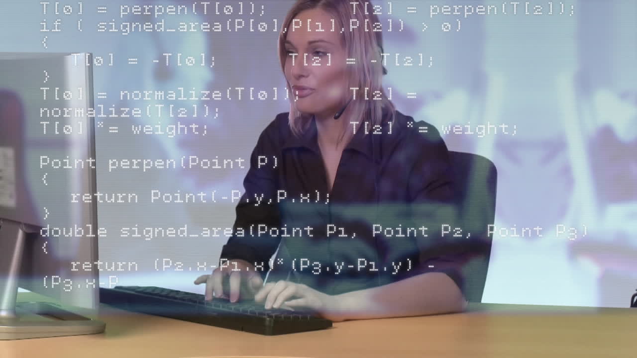 códigos de interfaz y agente del centro de llamadas frente a la computadora