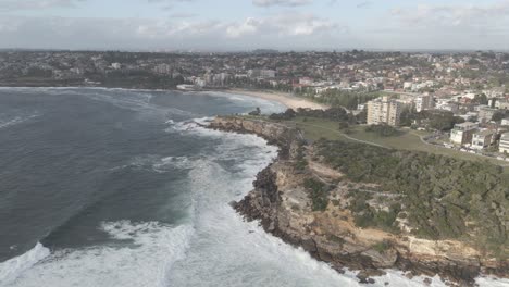 Waves-Splashing-On-Rugged-Coastal-Cliff---Gordon's-Bay-In-Coogee,-NSW---drone-descending