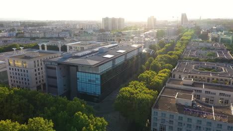 Archivo-Biblioteca-Edificio-Moderno-Cristal-Antena-Viajando-Antígona-Montpellier