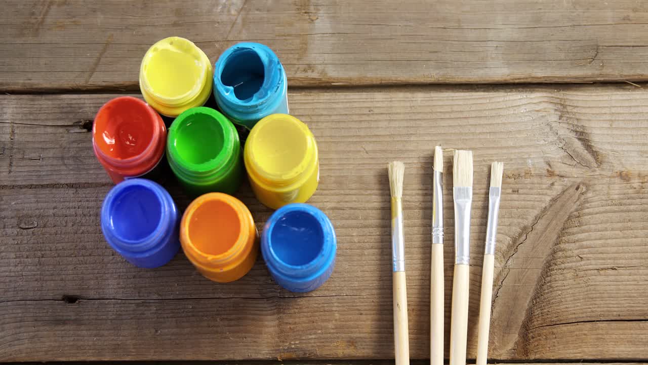 페인트 브러시 를 사용 한 수채화 페인트