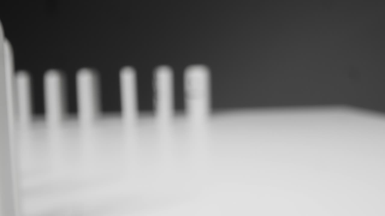 un primerísimo plano de fichas de dominó