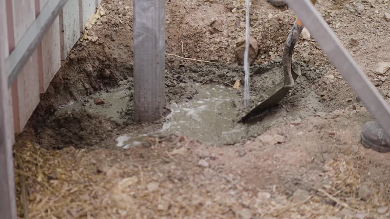 Watering the soil on the support poles to make it solid when installing paving blocks