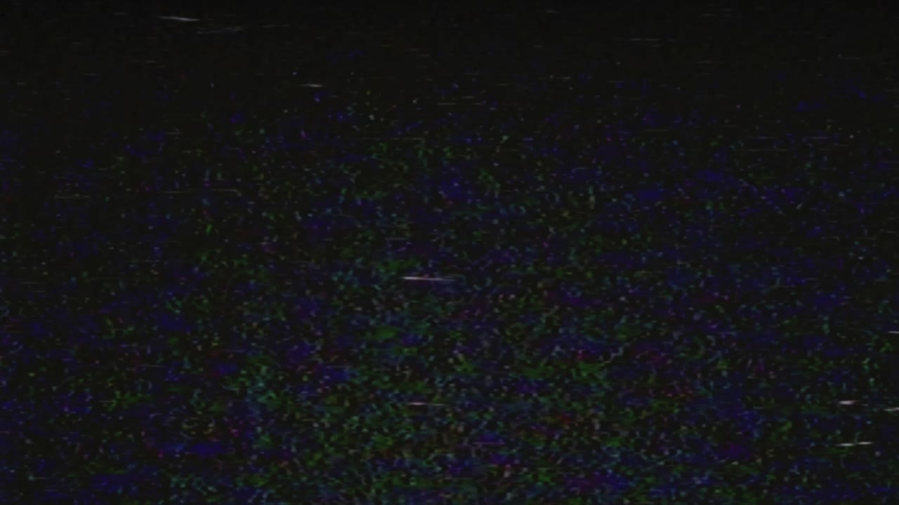 Schermo TV analogico retrò con glitch e rumore statico