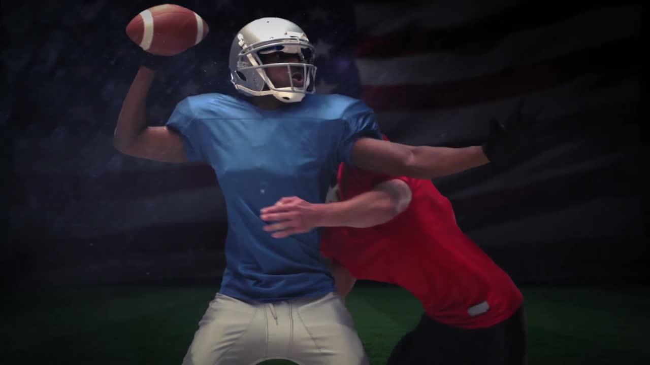 Giocatore di football americano che ne placca un altro