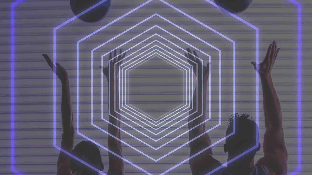 animación de un túnel brillante sobre un hombre y una mujer haciendo ejercicio