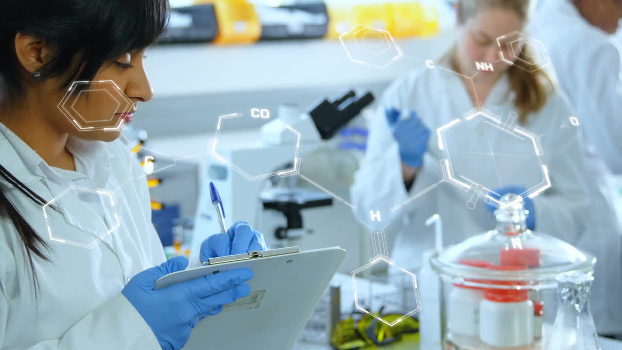 animación del procesamiento de datos científicos sobre diversos científicos en el laboratorio