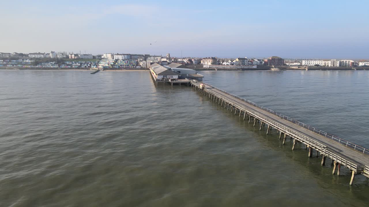 imágenes de drones de walton en el muelle de naze