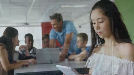 animación de una chica caucásica, maestra con estudiantes multirraciales usando tecnología sobre el patrón de cuadrícula