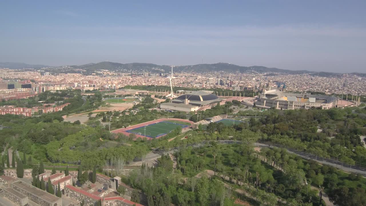 la montaña de montjuic, la zona olímpica, barcelona, el tiro aéreo.
