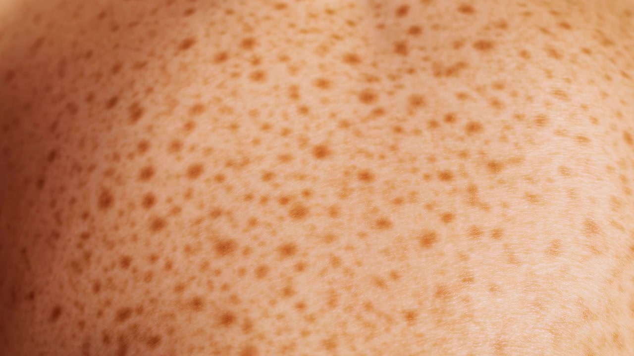Piel humana, sujeto estático sin acción observada, en primer plano de la textura de la piel, desde una perspectiva cercana, con acentos marrones y naranjas, y un ambiente de observación estático y neutral.